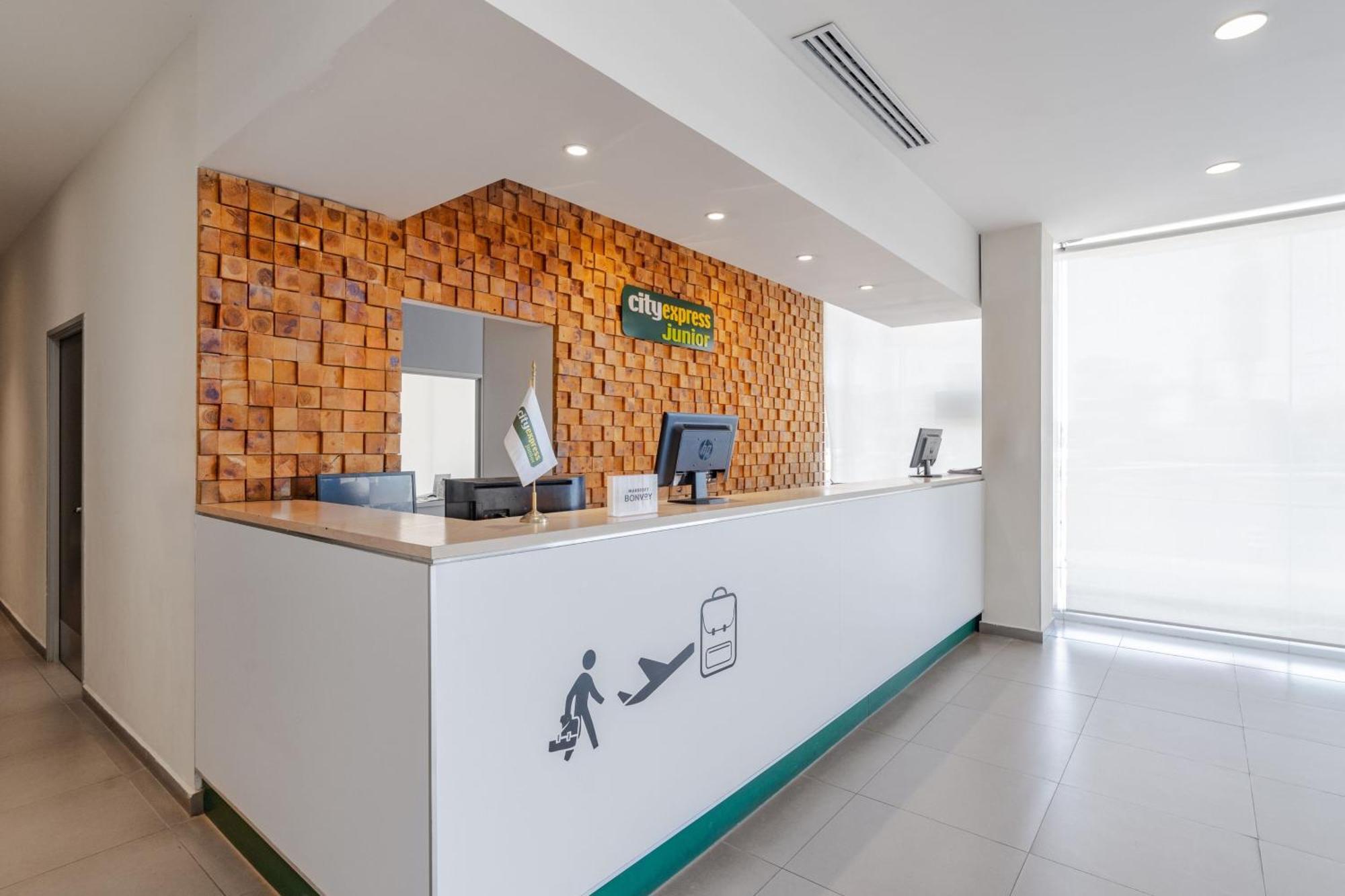 City Express Junior By Marriott Aguascalientes Centro Екстер'єр фото